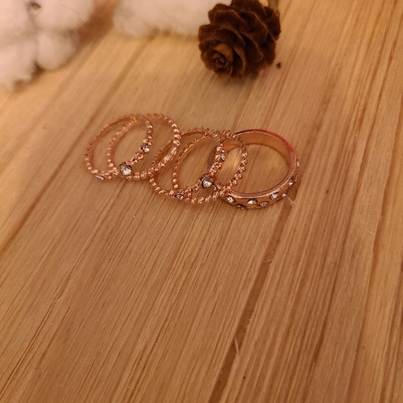 ππNEWππ PRETTY!! 5 Band Stacked Rings in ROSE GOLD - Picture 4 of 9